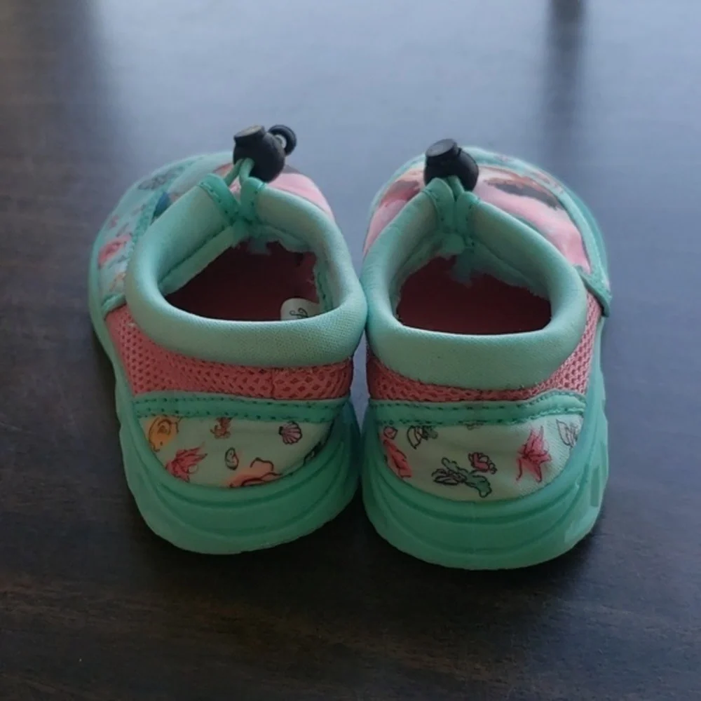 DISNEY PRINCESS WATER SHOES‎ SIZE 7/8 Gently worn